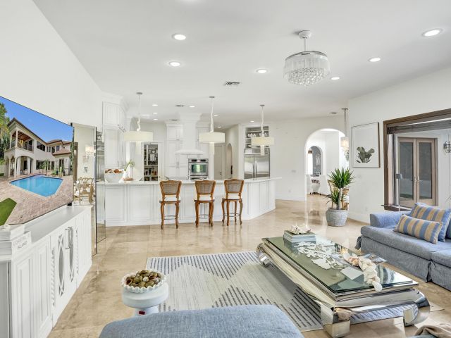 5-bedroom home for sale in Fort Lauderdale - 4700 NE 29th Avenue - MondialRealty