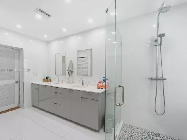 3-bedroom home for rent in Coral Gables - 1425 Trillo Ave - - MondialRealty