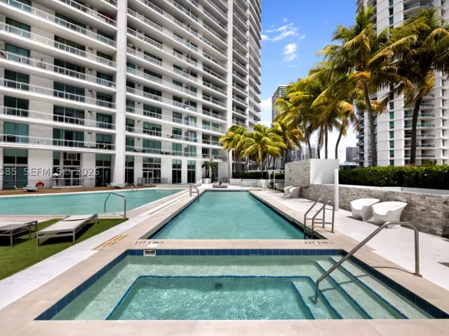 2-bedroom condo for sale in Miami - 90 SW 3rd St 2602 - MondialRealty