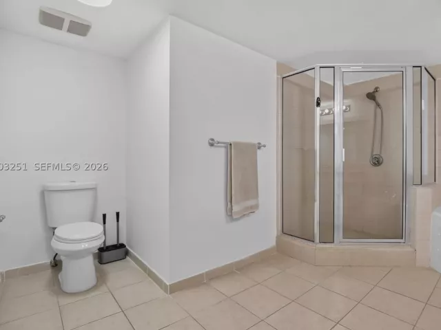 2-bedroom condo for sale in Sunny Isles Beach - 16699 Collins Ave 2404 - MondialRealty