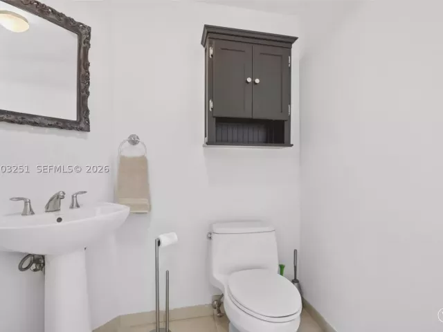 2-bedroom condo for sale in Sunny Isles Beach - 16699 Collins Ave 2404 - MondialRealty