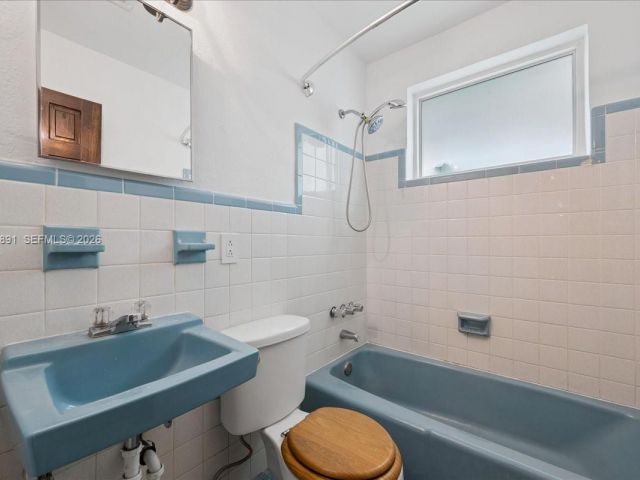 4-bedroom home for rent in Miami - 3490 William Ave - MondialRealty