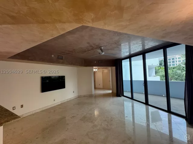 1-bedroom condo for sale in Fort Lauderdale - 333 Las Olas Way 304 - MondialRealty