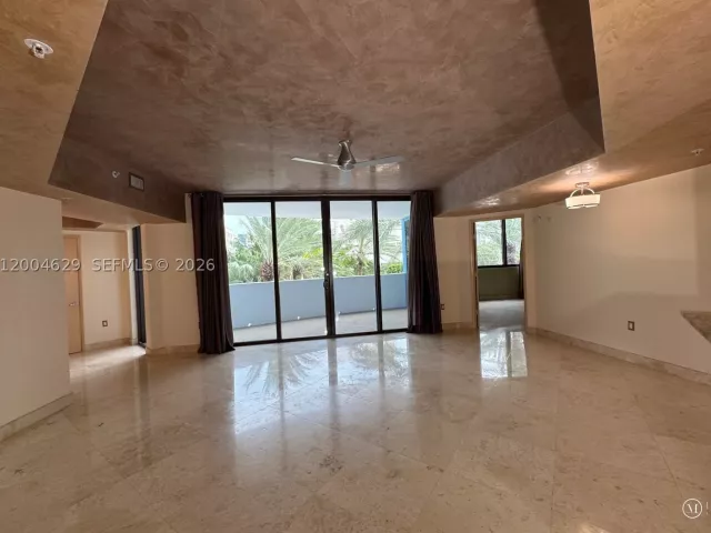 1-bedroom condo for sale in Fort Lauderdale - 333 Las Olas Way 304 - MondialRealty