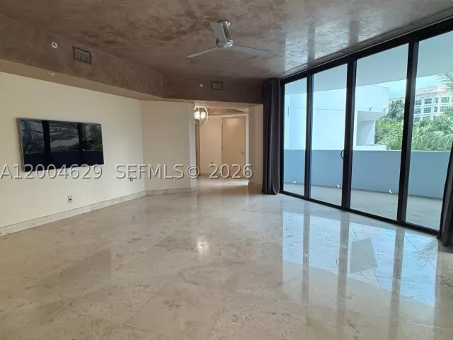 1-bedroom condo for sale in Fort Lauderdale - 333 Las Olas Way 304 - MondialRealty