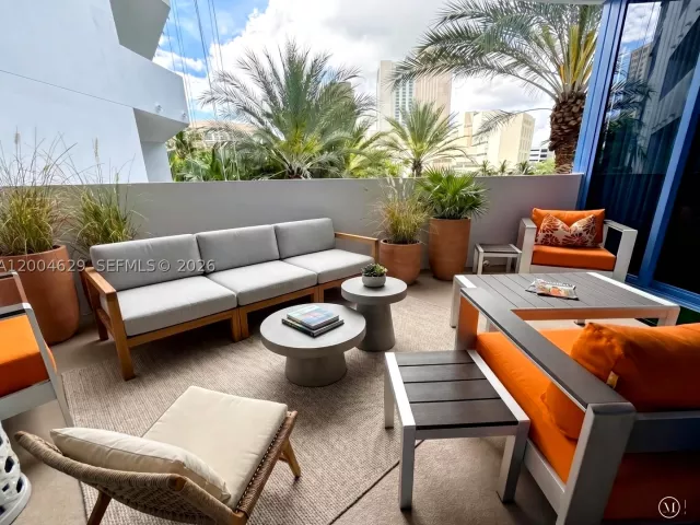 1-bedroom condo for sale in Fort Lauderdale - 333 Las Olas Way 304 - MondialRealty