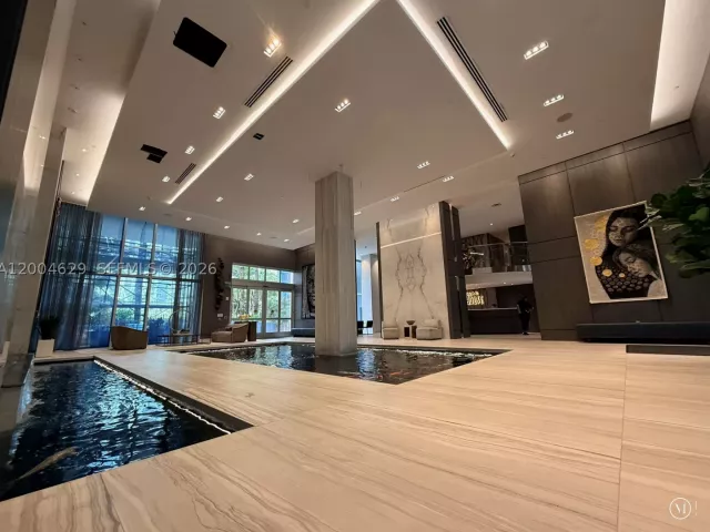 1-bedroom condo for sale in Fort Lauderdale - 333 Las Olas Way 304 - MondialRealty