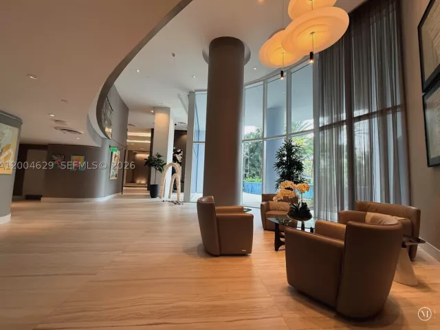 1-bedroom condo for sale in Fort Lauderdale - 333 Las Olas Way 304 - MondialRealty