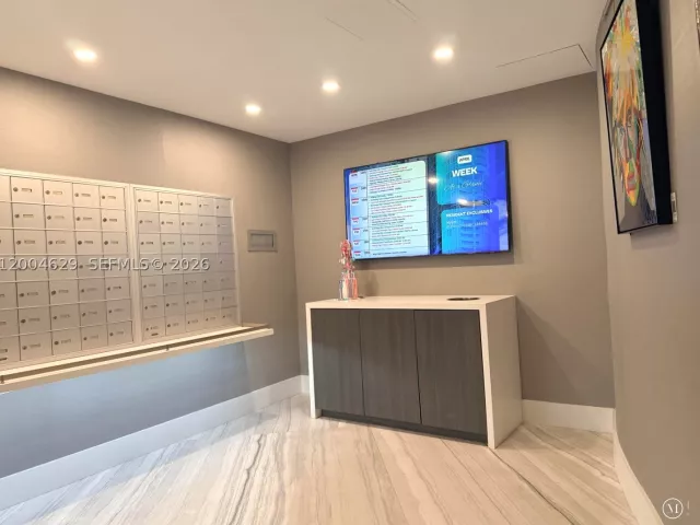 1-bedroom condo for sale in Fort Lauderdale - 333 Las Olas Way 304 - MondialRealty