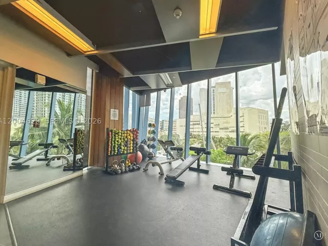 1-bedroom condo for sale in Fort Lauderdale - 333 Las Olas Way 304 - MondialRealty