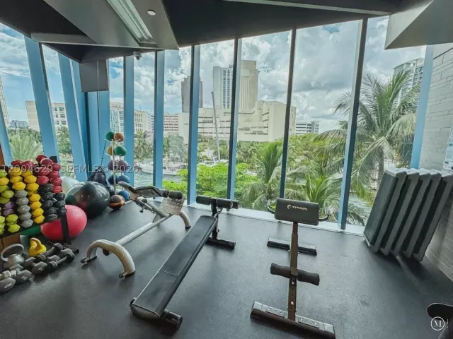 1-bedroom condo for sale in Fort Lauderdale - 333 Las Olas Way 304 - MondialRealty