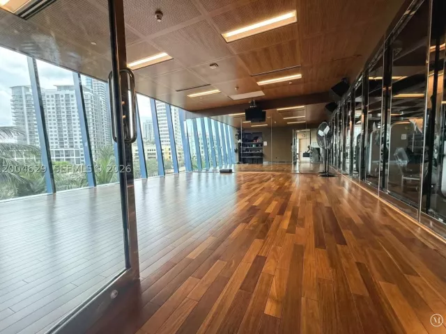 1-bedroom condo for sale in Fort Lauderdale - 333 Las Olas Way 304 - MondialRealty
