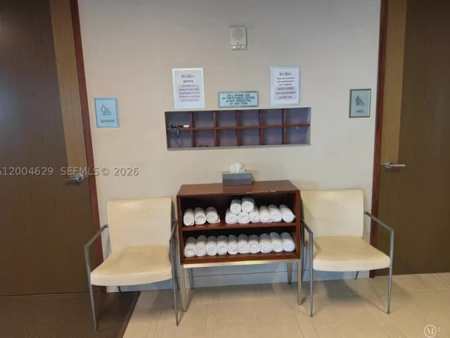 1-bedroom condo for sale in Fort Lauderdale - 333 Las Olas Way 304 - MondialRealty