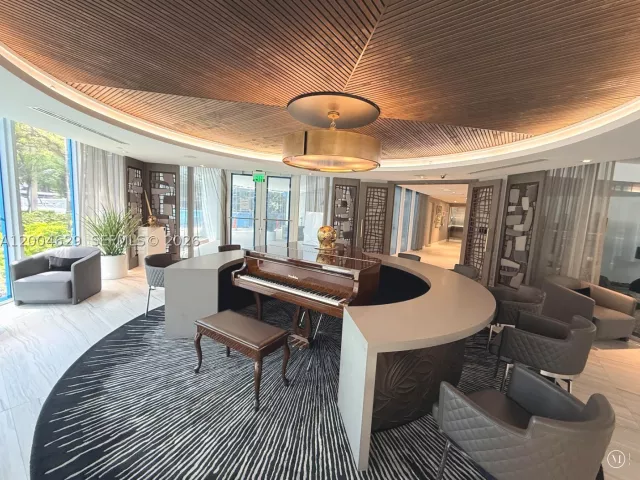 1-bedroom condo for sale in Fort Lauderdale - 333 Las Olas Way 304 - MondialRealty