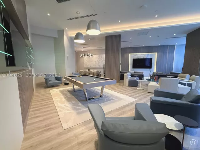 1-bedroom condo for sale in Fort Lauderdale - 333 Las Olas Way 304 - MondialRealty
