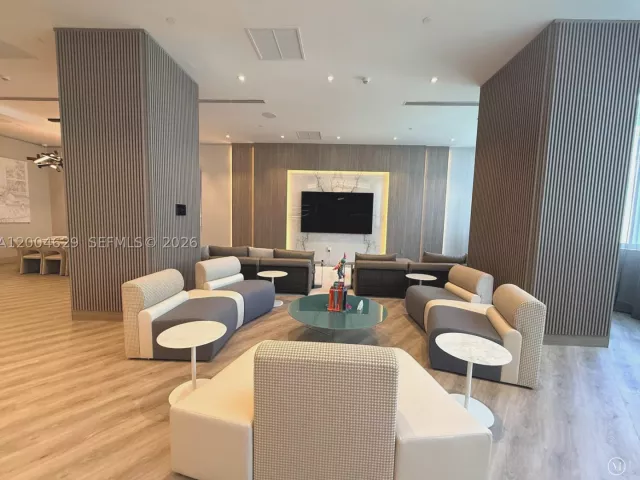 1-bedroom condo for sale in Fort Lauderdale - 333 Las Olas Way 304 - MondialRealty