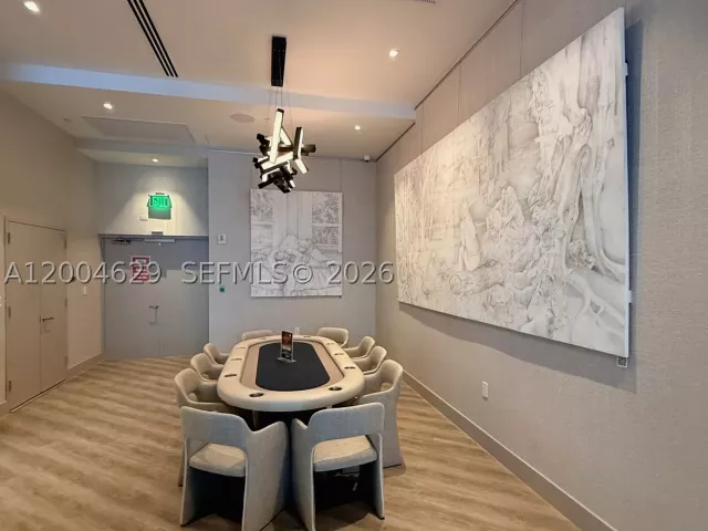 1-bedroom condo for sale in Fort Lauderdale - 333 Las Olas Way 304 - MondialRealty