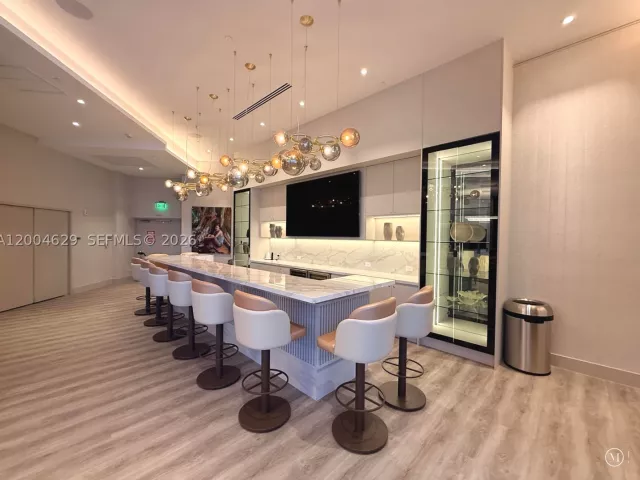 1-bedroom condo for sale in Fort Lauderdale - 333 Las Olas Way 304 - MondialRealty