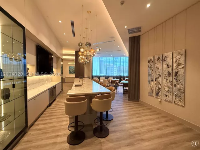 1-bedroom condo for sale in Fort Lauderdale - 333 Las Olas Way 304 - MondialRealty