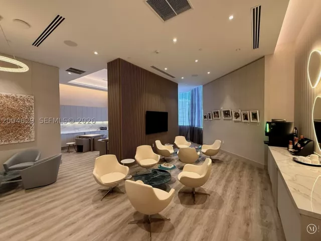 1-bedroom condo for sale in Fort Lauderdale - 333 Las Olas Way 304 - MondialRealty