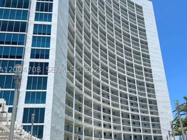 2-bedroom condo for sale in Miami - 601 NE 36th St 801 - MondialRealty
