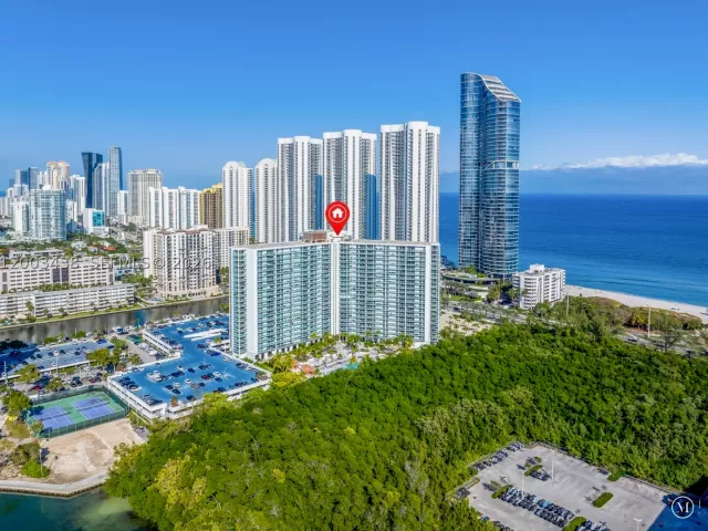 2-bedroom condo for sale in Sunny Isles Beach - 100 Bayview Dr 606 - MondialRealty