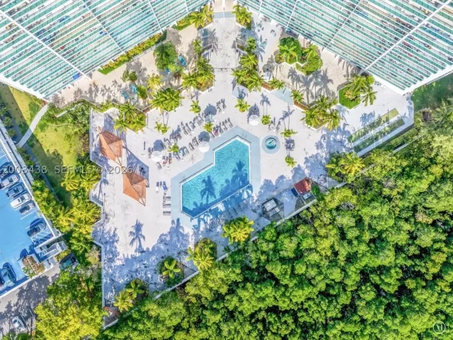 2-bedroom condo for sale in Sunny Isles Beach - 100 Bayview Dr 606 - MondialRealty