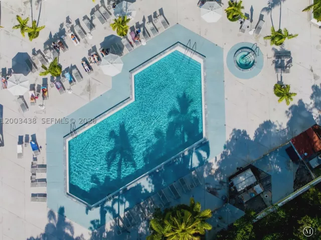 2-bedroom condo for sale in Sunny Isles Beach - 100 Bayview Dr 606 - MondialRealty