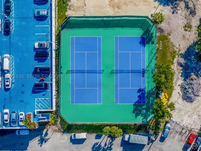 2-bedroom condo for sale in Sunny Isles Beach - 100 Bayview Dr 606 - MondialRealty
