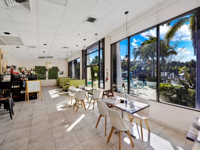 2-bedroom condo for sale in Sunny Isles Beach - 100 Bayview Dr 606 - MondialRealty