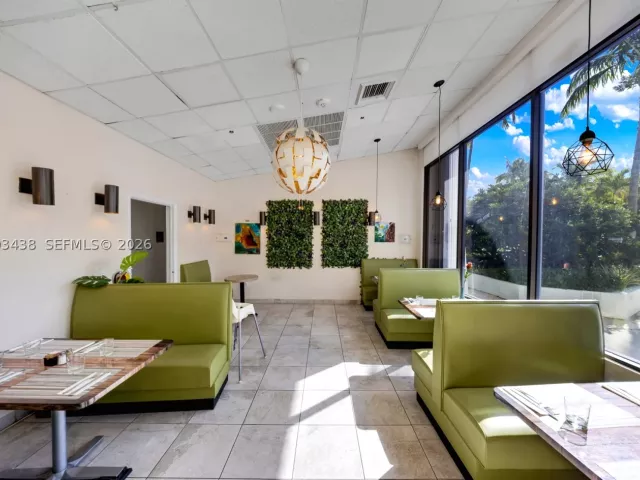 2-bedroom condo for sale in Sunny Isles Beach - 100 Bayview Dr 606 - MondialRealty