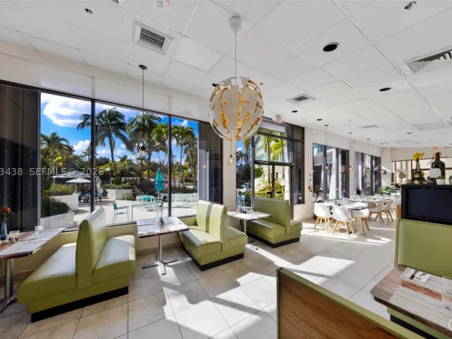 2-bedroom condo for sale in Sunny Isles Beach - 100 Bayview Dr 606 - MondialRealty