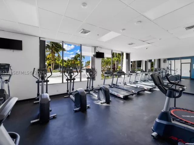 2-bedroom condo for sale in Sunny Isles Beach - 100 Bayview Dr 606 - MondialRealty
