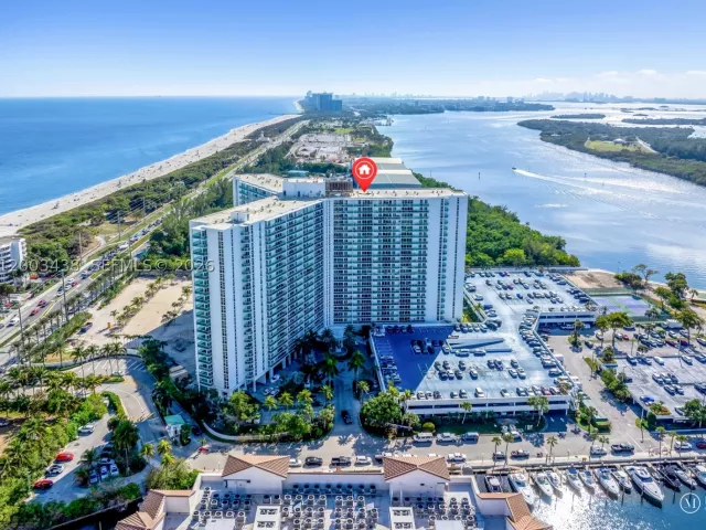 2-bedroom condo for sale in Sunny Isles Beach - 100 Bayview Dr 606 - MondialRealty