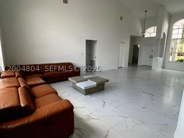 5-bedroom home for sale in Pembroke Pines - 13840 NW 20th St - MondialRealty