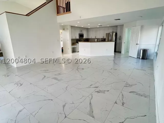 5-bedroom home for sale in Pembroke Pines - 13840 NW 20th St - MondialRealty