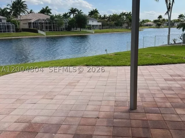 5-bedroom home for sale in Pembroke Pines - 13840 NW 20th St - MondialRealty