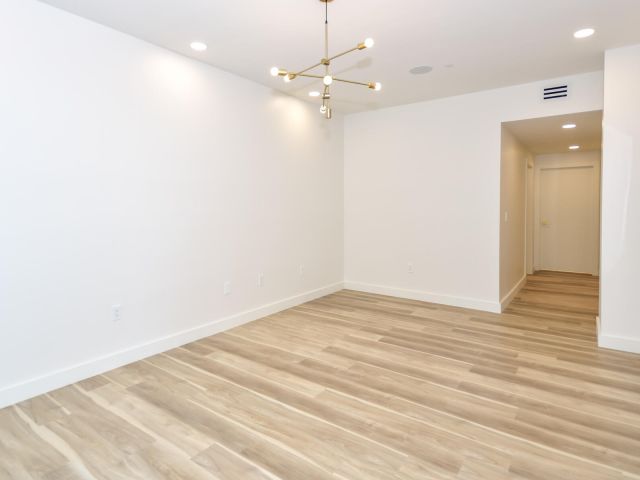 2-bedroom condo for sale in Bal Harbour - 10101 Collins Avenue 7d - MondialRealty