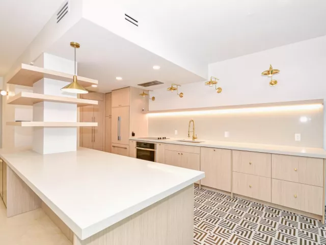 2-bedroom condo for sale in Bal Harbour - 10101 Collins Avenue 7d - MondialRealty