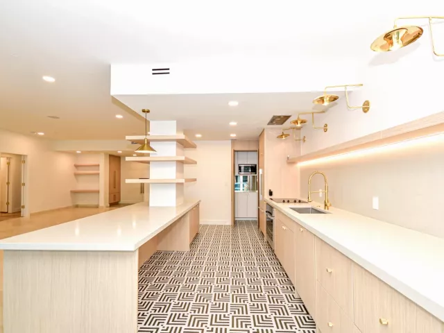 2-bedroom condo for sale in Bal Harbour - 10101 Collins Avenue 7d - MondialRealty