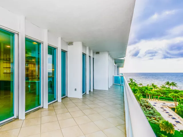 2-bedroom condo for sale in Bal Harbour - 10101 Collins Avenue 7d - MondialRealty