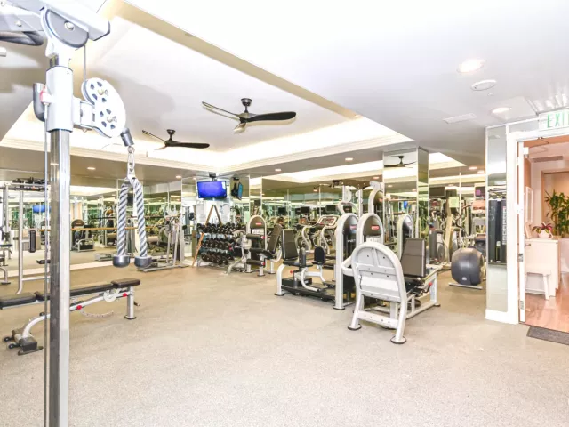 2-bedroom condo for sale in Bal Harbour - 10101 Collins Avenue 7d - MondialRealty