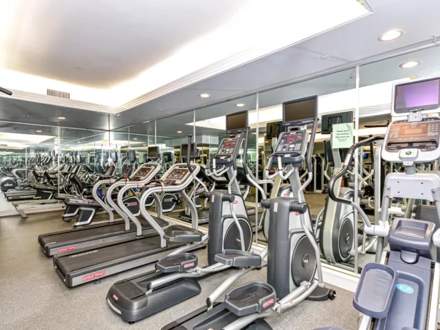 2-bedroom condo for sale in Bal Harbour - 10101 Collins Avenue 7d - MondialRealty