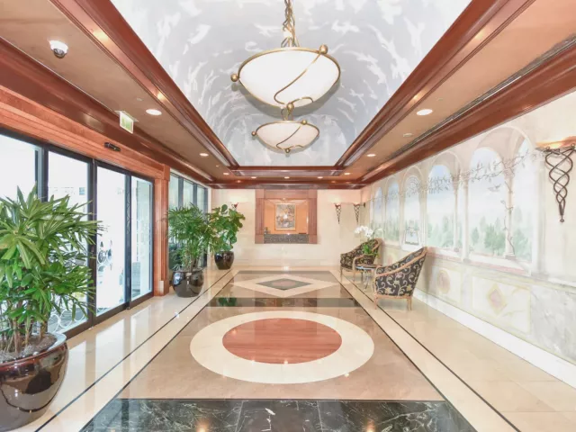 2-bedroom condo for sale in Bal Harbour - 10101 Collins Avenue 7d - MondialRealty