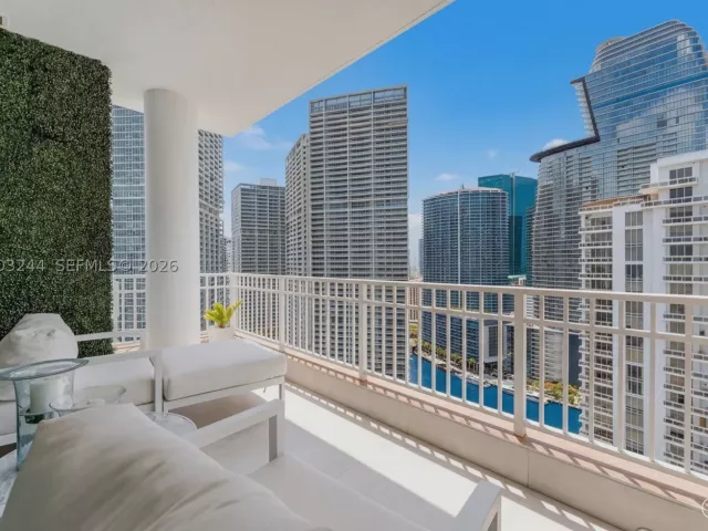 3-bedroom condo for sale in Miami - 801 Brickell Key Blvd PH3306 - MondialRealty