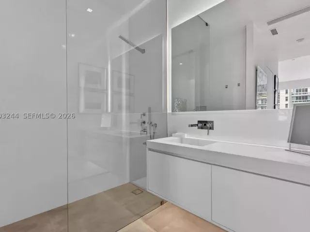 3-bedroom condo for sale in Miami - 801 Brickell Key Blvd PH3306 - MondialRealty