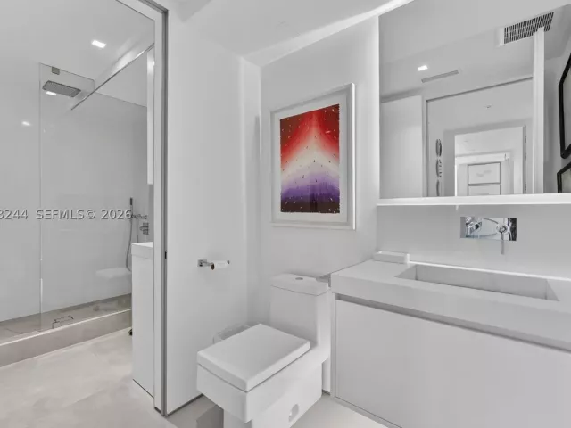 3-bedroom condo for sale in Miami - 801 Brickell Key Blvd PH3306 - MondialRealty