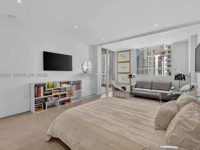 3-bedroom condo for sale in Miami - 801 Brickell Key Blvd PH3306 - MondialRealty