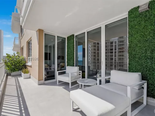 3-bedroom condo for sale in Miami - 801 Brickell Key Blvd PH3306 - MondialRealty