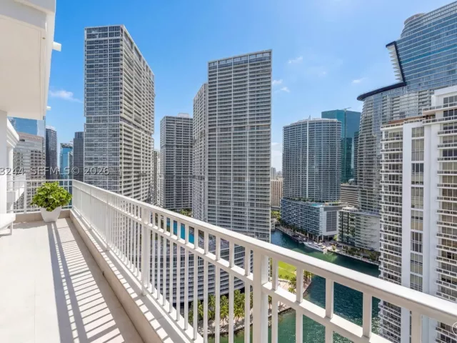 3-bedroom condo for sale in Miami - 801 Brickell Key Blvd PH3306 - MondialRealty